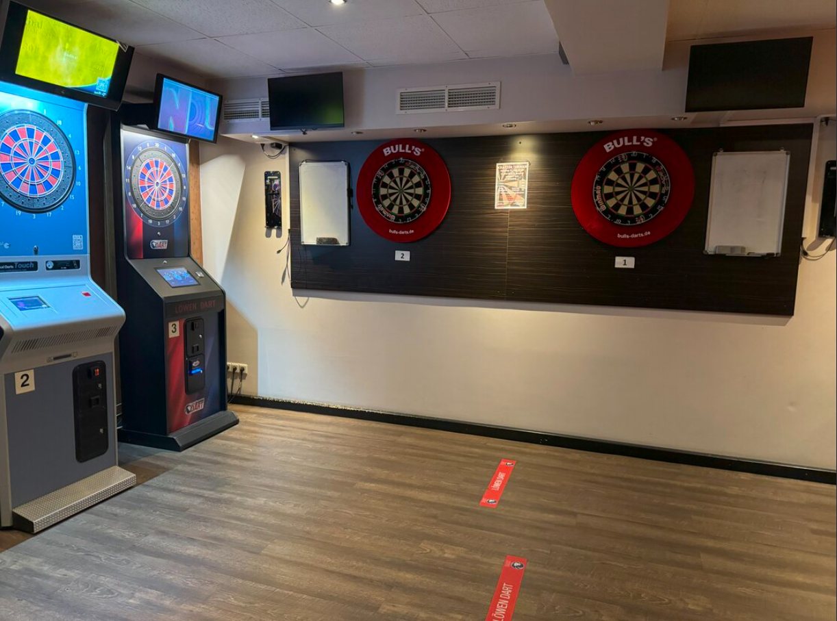 Steeldartboards und Dartautomaten im Pur-Live in Worringen